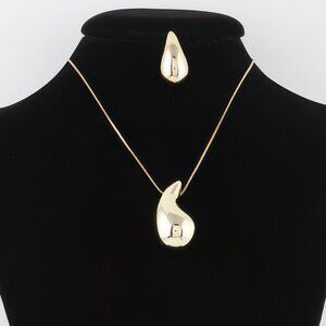 Shiny Teardrop Necklace Set